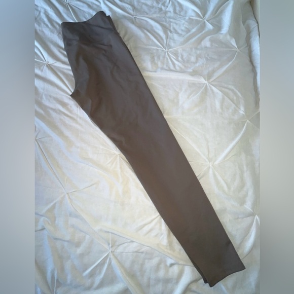 Target All in Motion Brown/Taupe Colored High-Rise Athletic Leggings SIZE LARGE - Picture 3 of 4